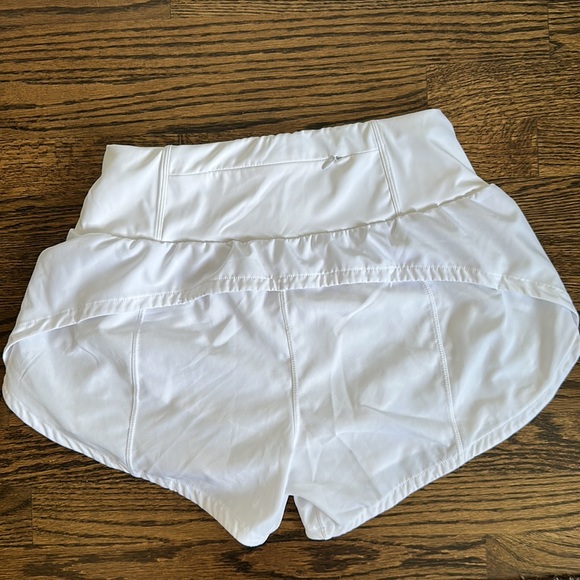 White workout shorts - Picture 3 of 4